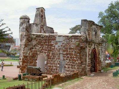 a famosa porta de santiago